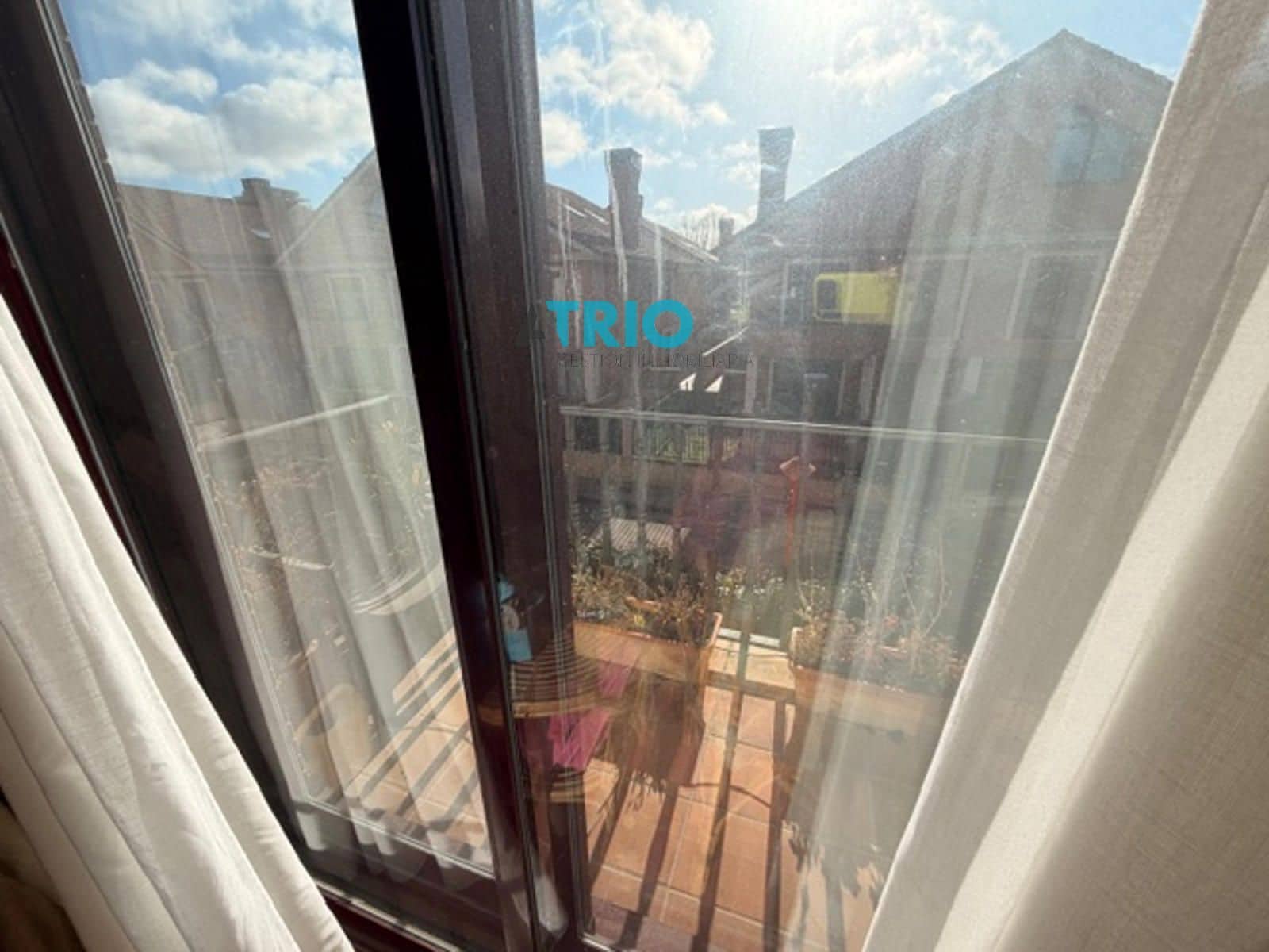 6 bedroom Villa for sale in Burgos city with garage - € 610,000 (Ref: 9596473)