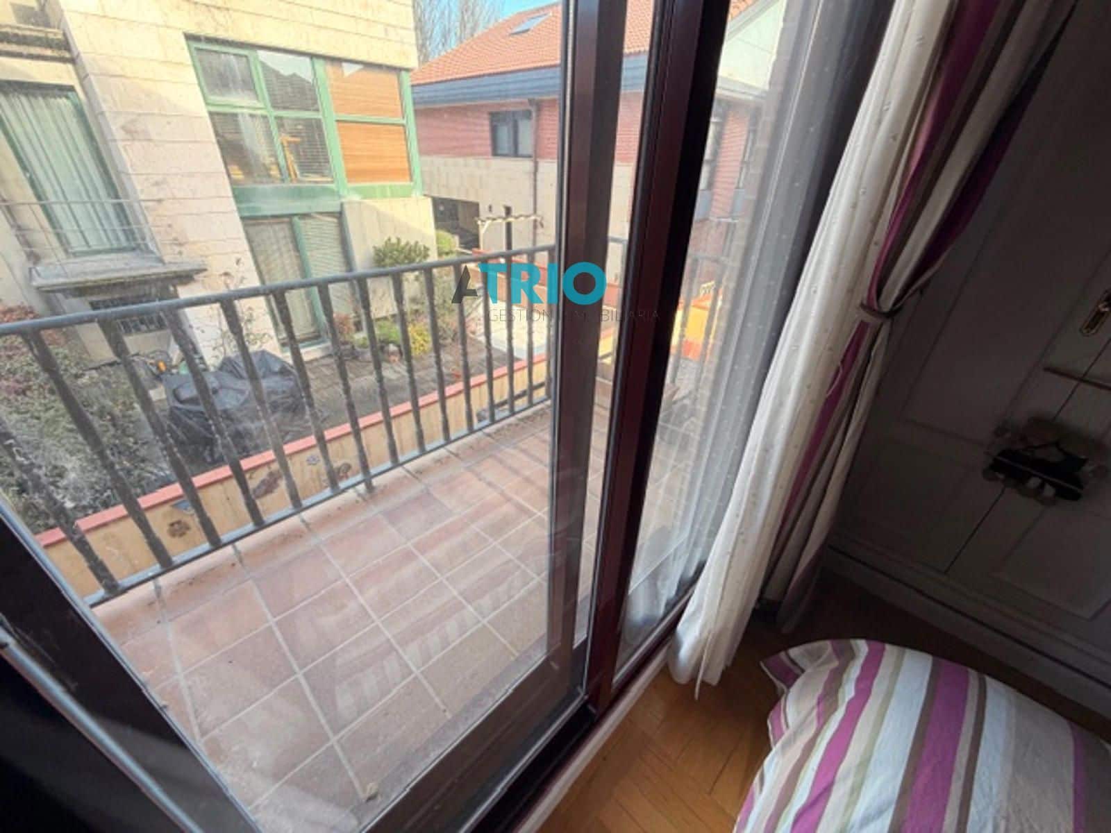 6 bedroom Villa for sale in Burgos city with garage - € 610,000 (Ref: 9596473)