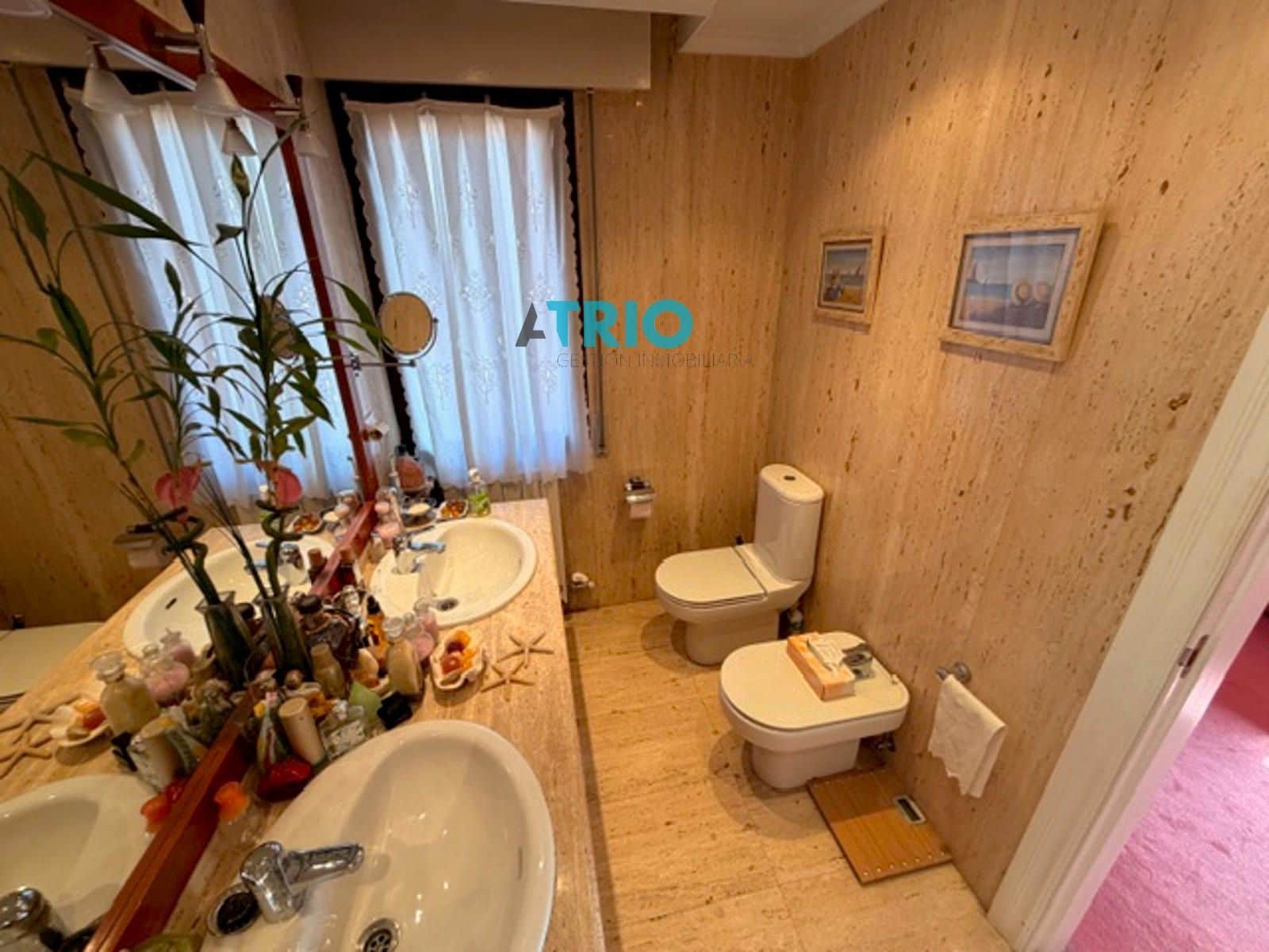 6 bedroom Villa for sale in Burgos city with garage - € 610,000 (Ref: 9596473)