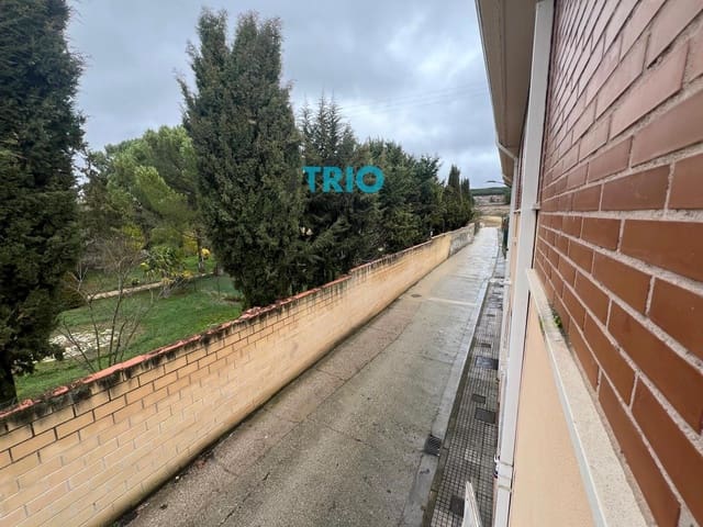 2 soverom Hus til salgs i Burgos by med svømmebasseng garasje - € 180 000 (Ref: 9598425)