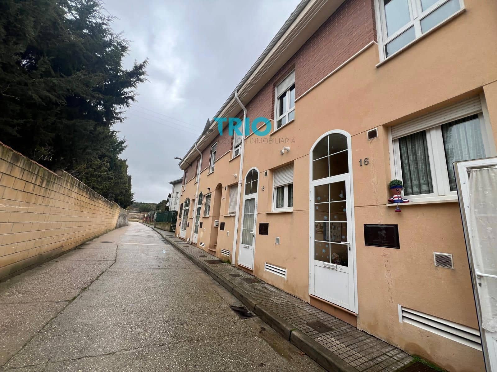 2 soverom Hus til salgs i Burgos by med svømmebasseng garasje - € 180 000 (Ref: 9598425)