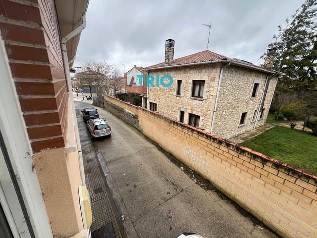 2 soverom Hus til salgs i Burgos by med svømmebasseng garasje - € 180 000 (Ref: 9598425)