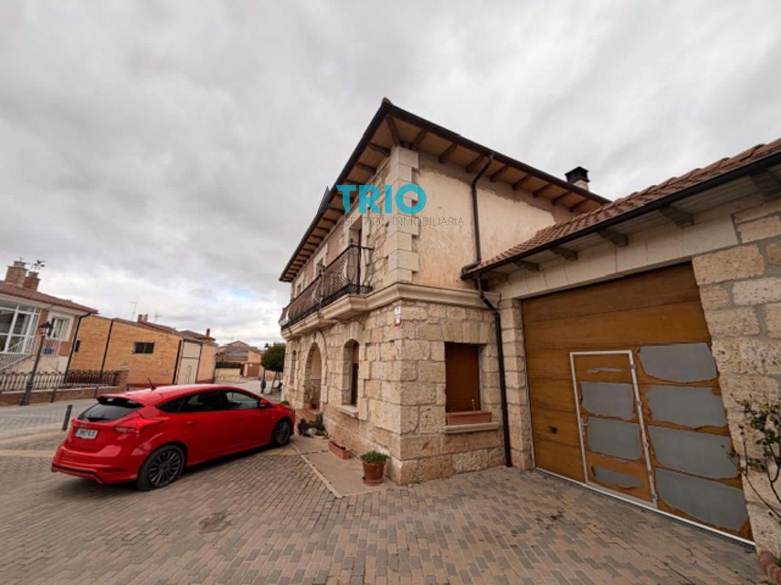 5 bedroom Villa for sale in Cavia with garage - € 320,000 (Ref: 9622764)