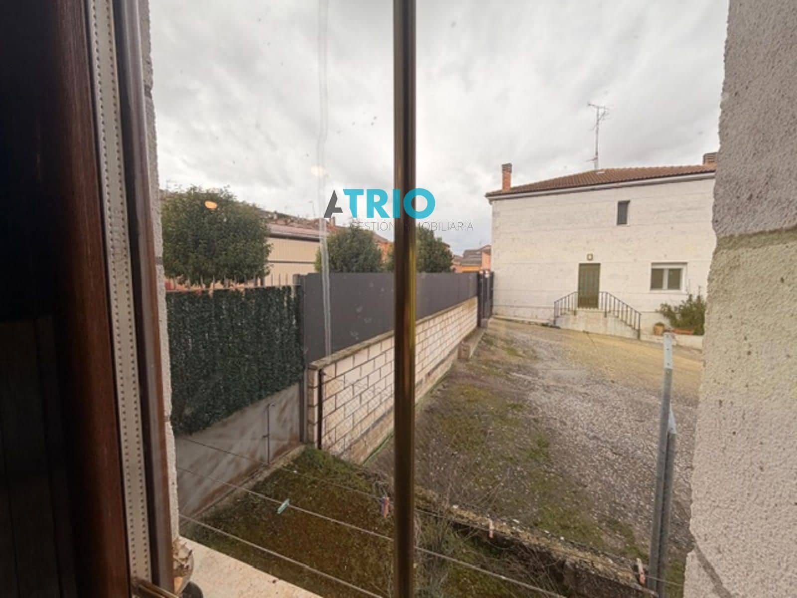 5 bedroom Villa for sale in Cavia with garage - € 320,000 (Ref: 9622764)