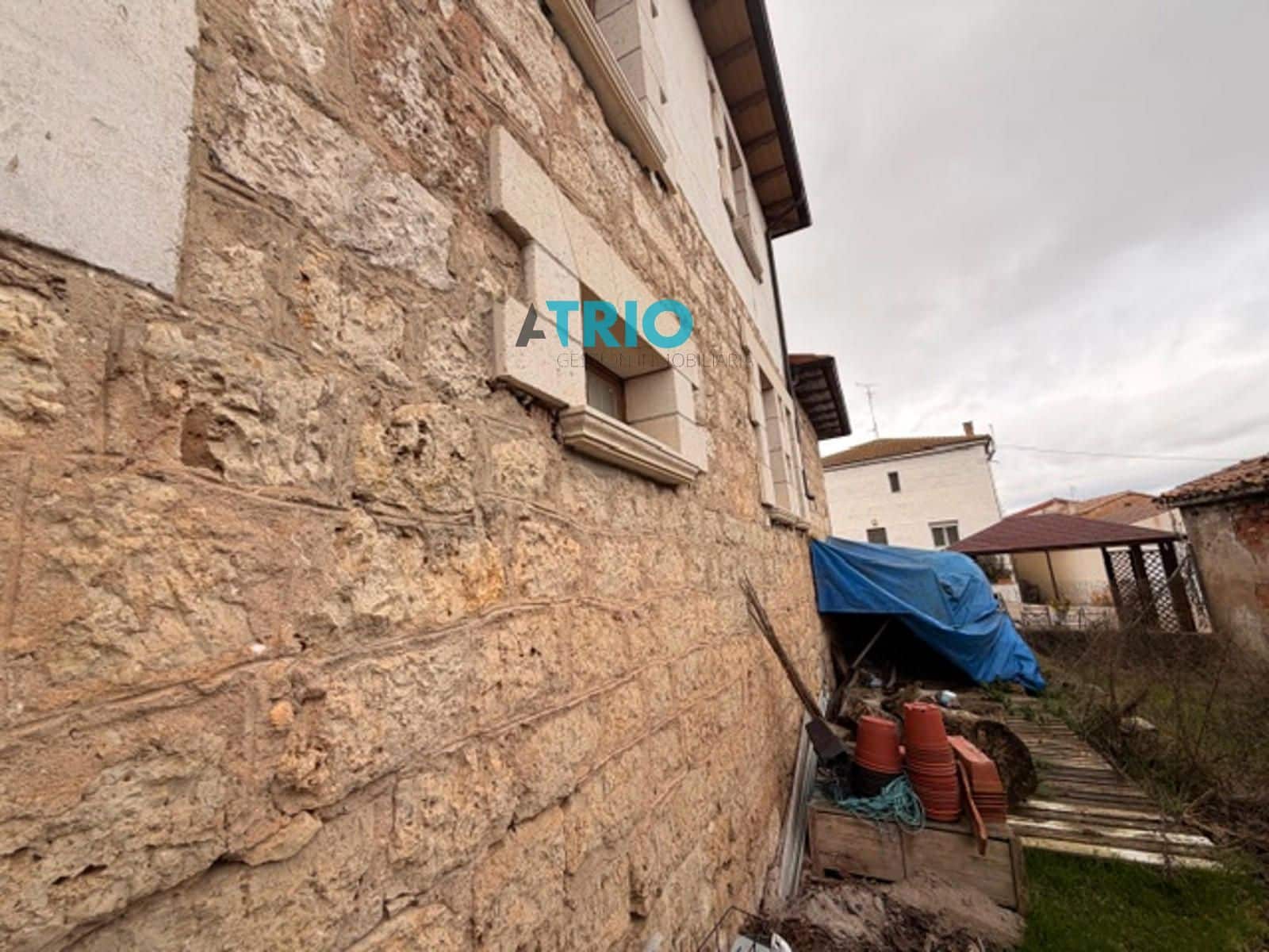 5 bedroom Villa for sale in Cavia with garage - € 320,000 (Ref: 9622764)