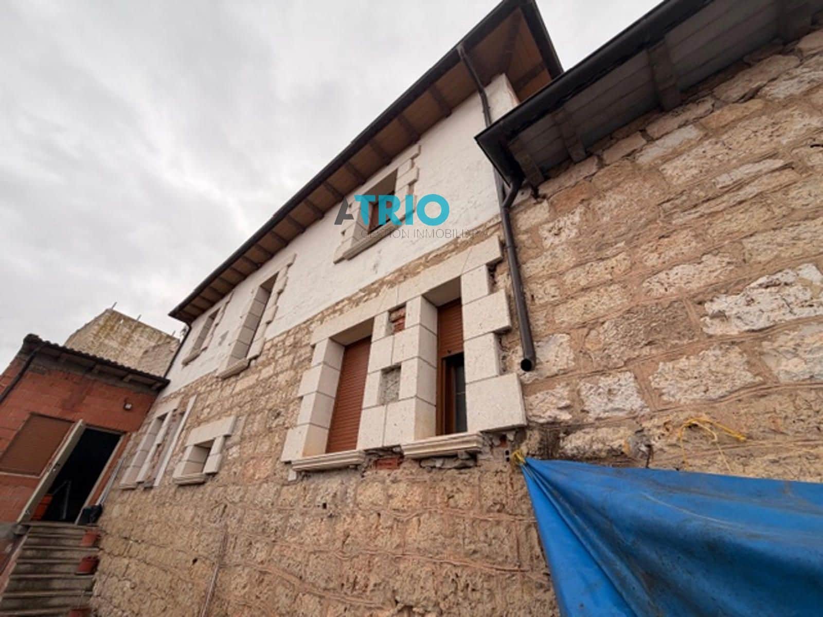 5 bedroom Villa for sale in Cavia with garage - € 320,000 (Ref: 9622764)