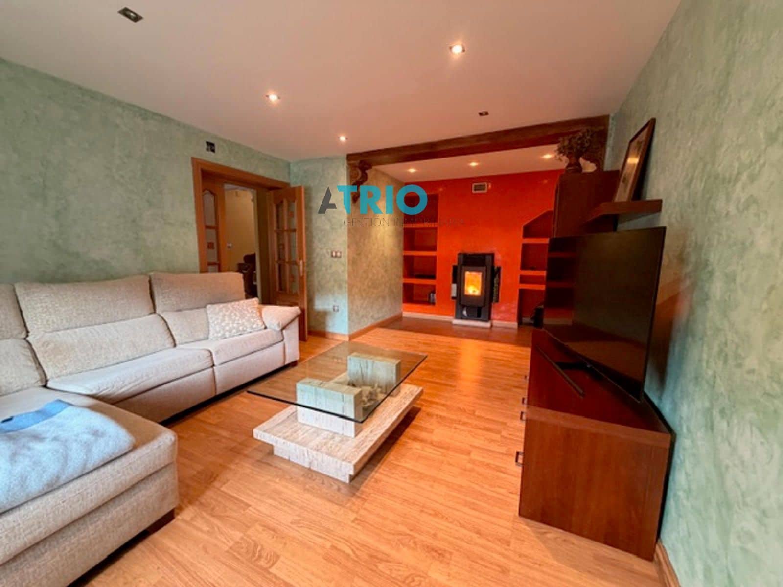 5 bedroom Villa for sale in Cavia with garage - € 320,000 (Ref: 9622764)