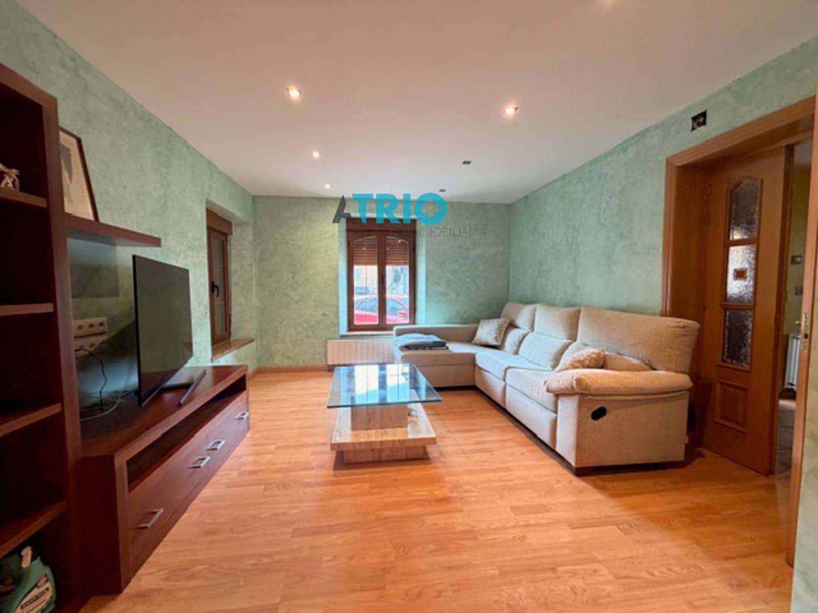 5 bedroom Villa for sale in Cavia with garage - € 320,000 (Ref: 9622764)