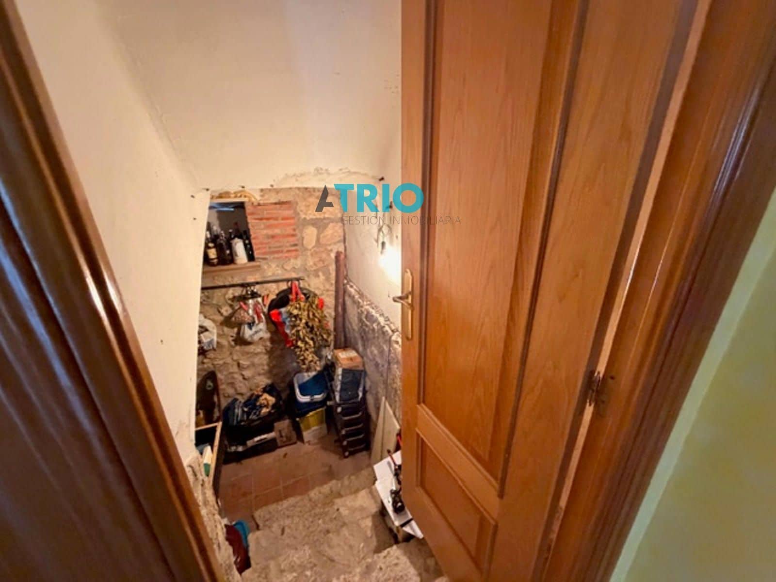 5 bedroom Villa for sale in Cavia with garage - € 320,000 (Ref: 9622764)