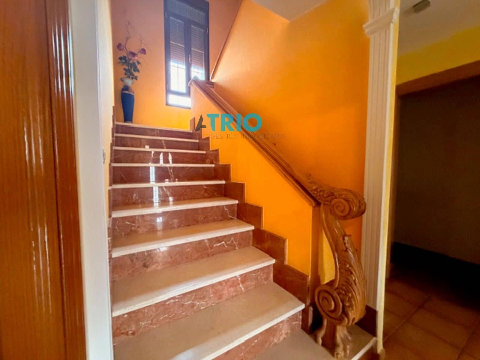 5 bedroom Villa for sale in Cavia with garage - € 320,000 (Ref: 9622764)