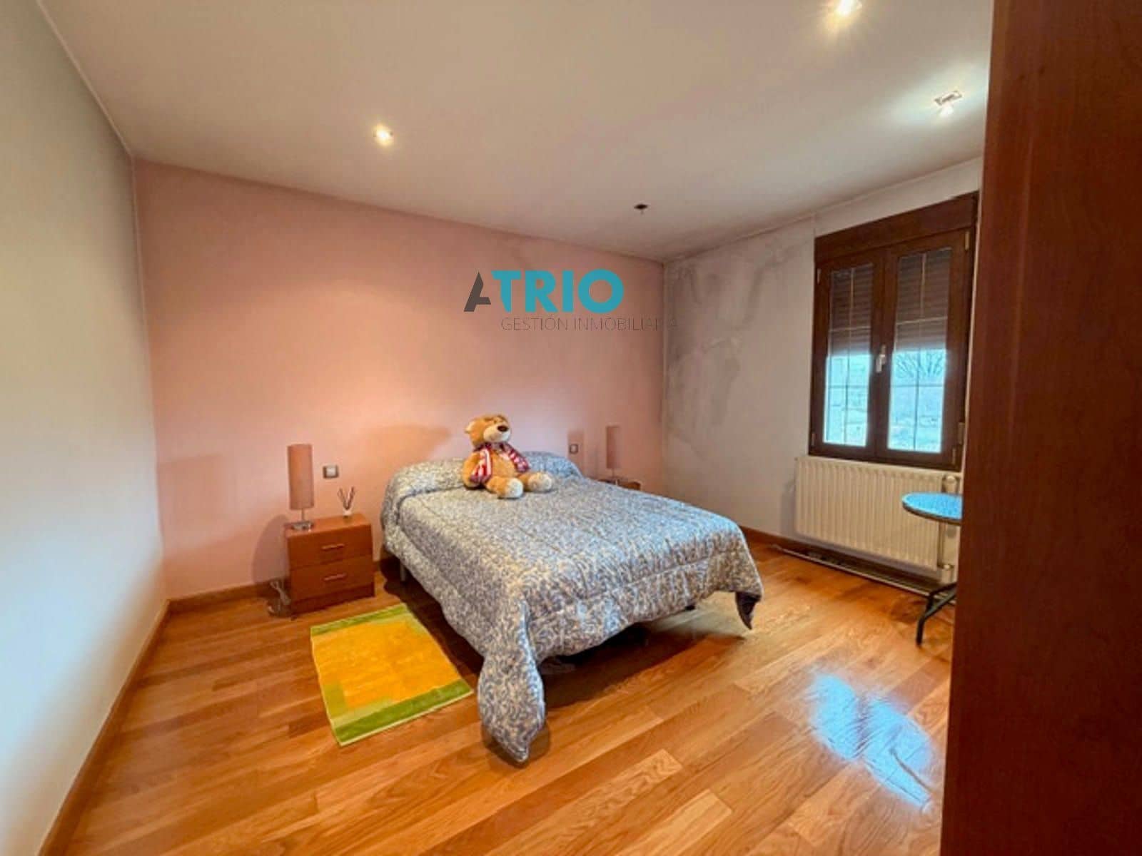 5 bedroom Villa for sale in Cavia with garage - € 320,000 (Ref: 9622764)