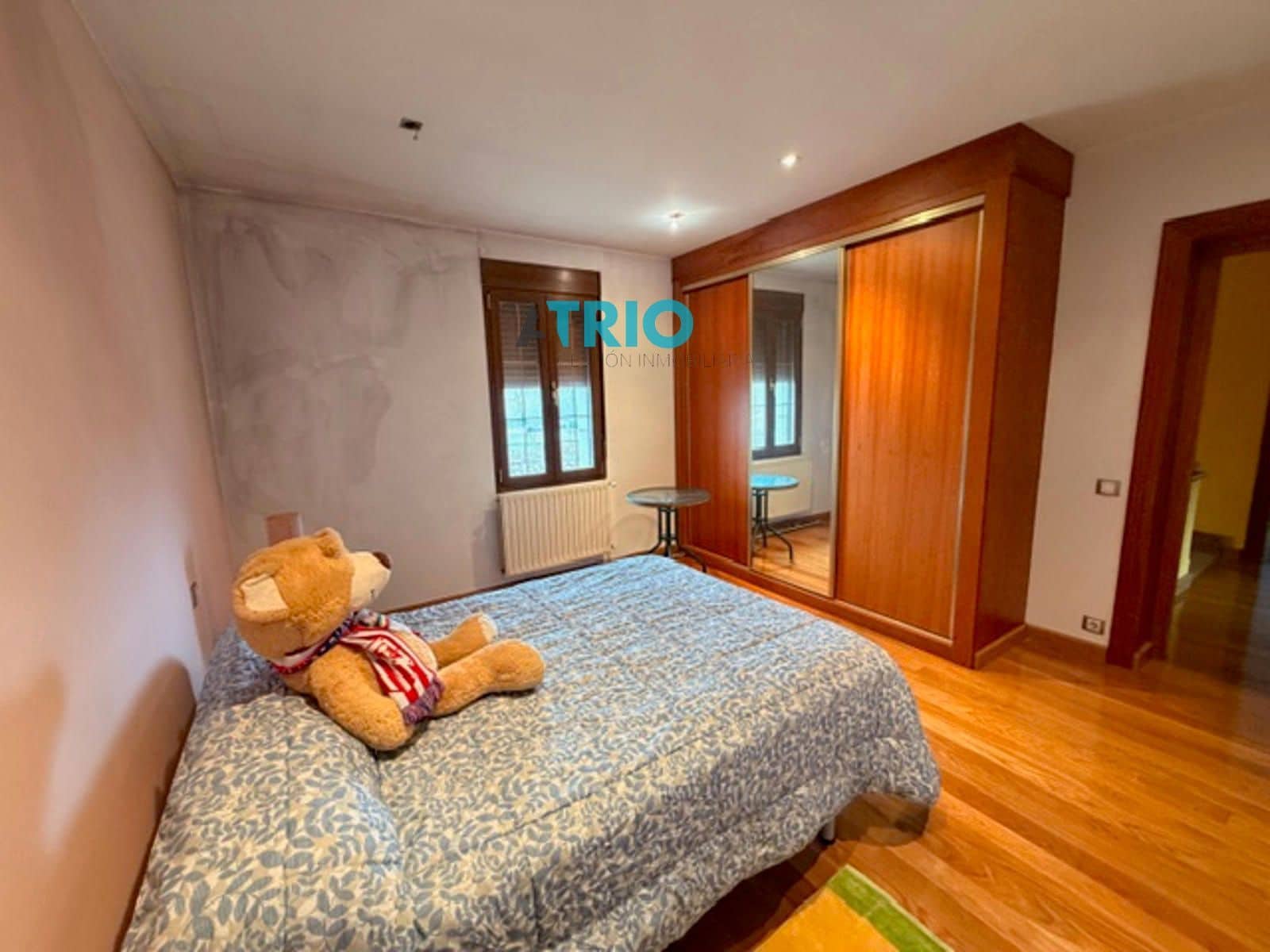 5 bedroom Villa for sale in Cavia with garage - € 320,000 (Ref: 9622764)