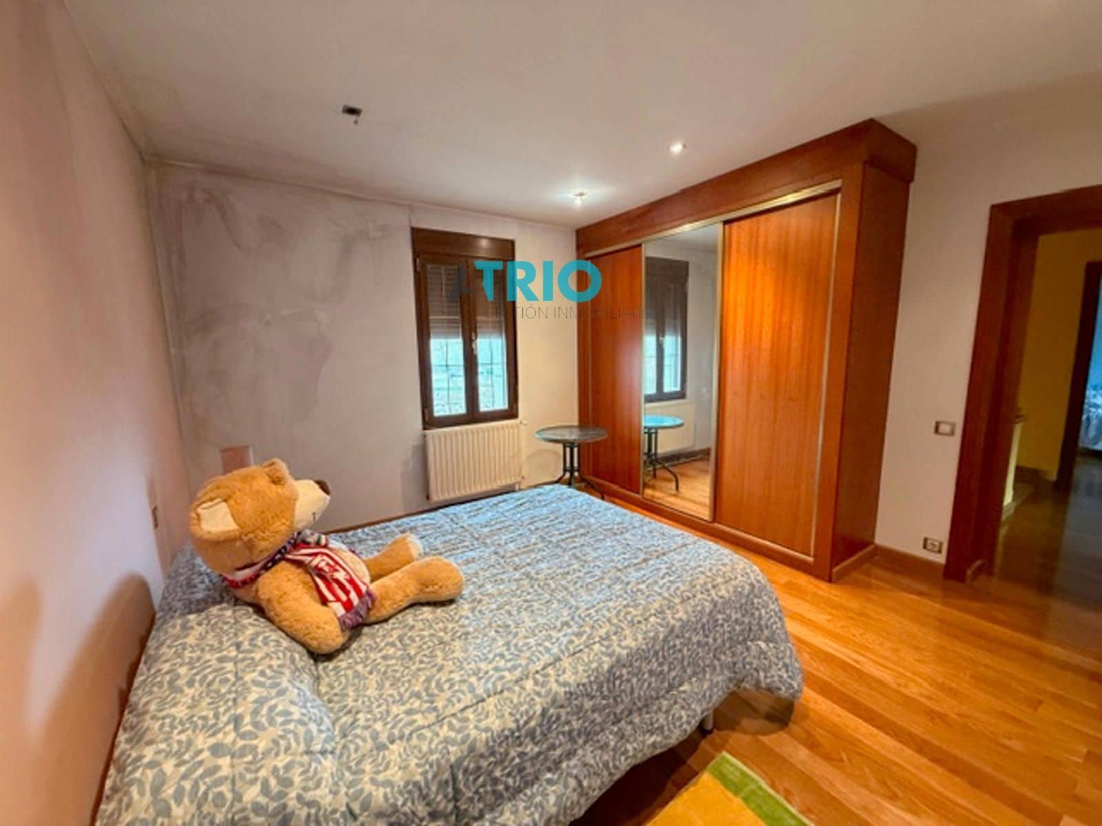 5 bedroom Villa for sale in Cavia with garage - € 320,000 (Ref: 9622764)