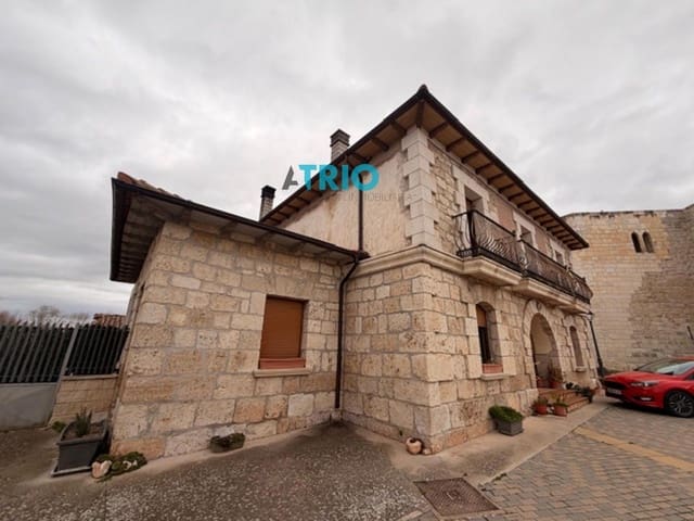 5 bedroom Villa for sale in Cavia with garage - € 320,000 (Ref: 9622764)