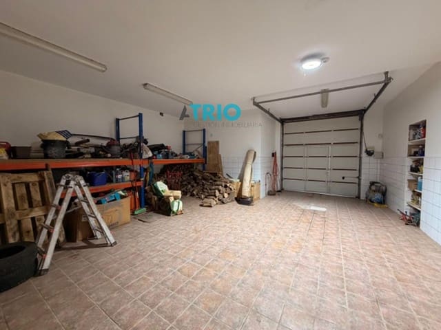 5 bedroom Villa for sale in Cavia with garage - € 320,000 (Ref: 9622764)