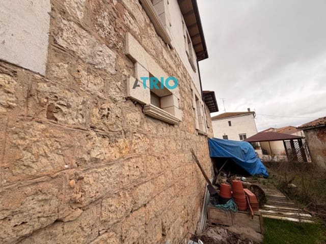 5 bedroom Villa for sale in Cavia with garage - € 320,000 (Ref: 9622764)