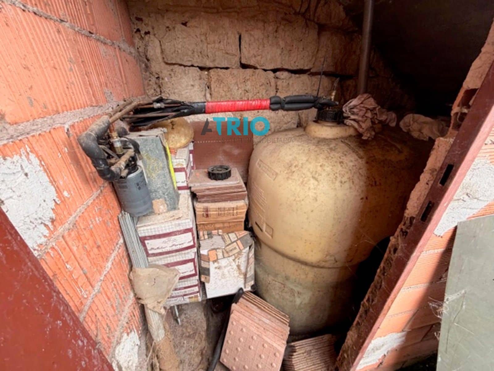 5 bedroom Villa for sale in Cavia with garage - € 320,000 (Ref: 9622764)