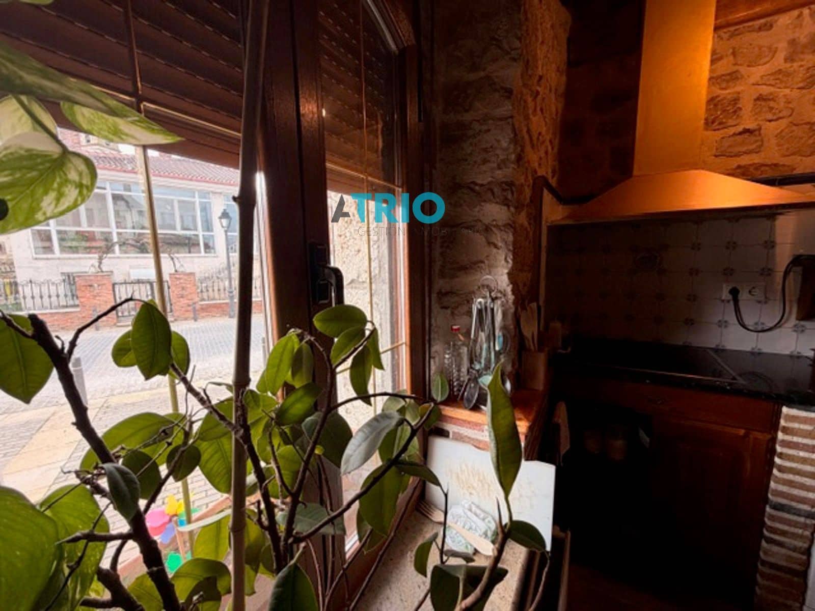 5 bedroom Villa for sale in Cavia with garage - € 320,000 (Ref: 9622764)