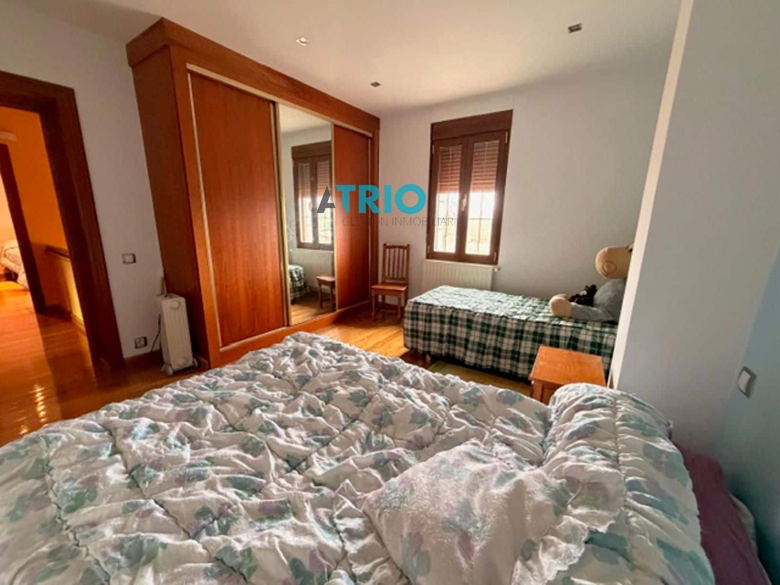 5 bedroom Villa for sale in Cavia with garage - € 320,000 (Ref: 9622764)