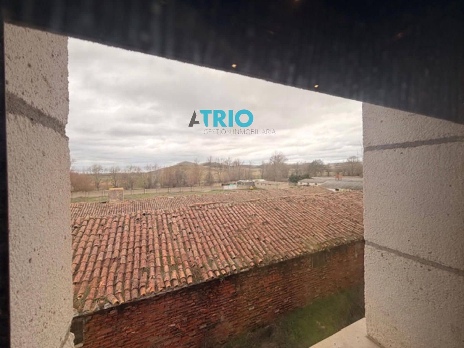 5 bedroom Villa for sale in Cavia with garage - € 320,000 (Ref: 9622764)