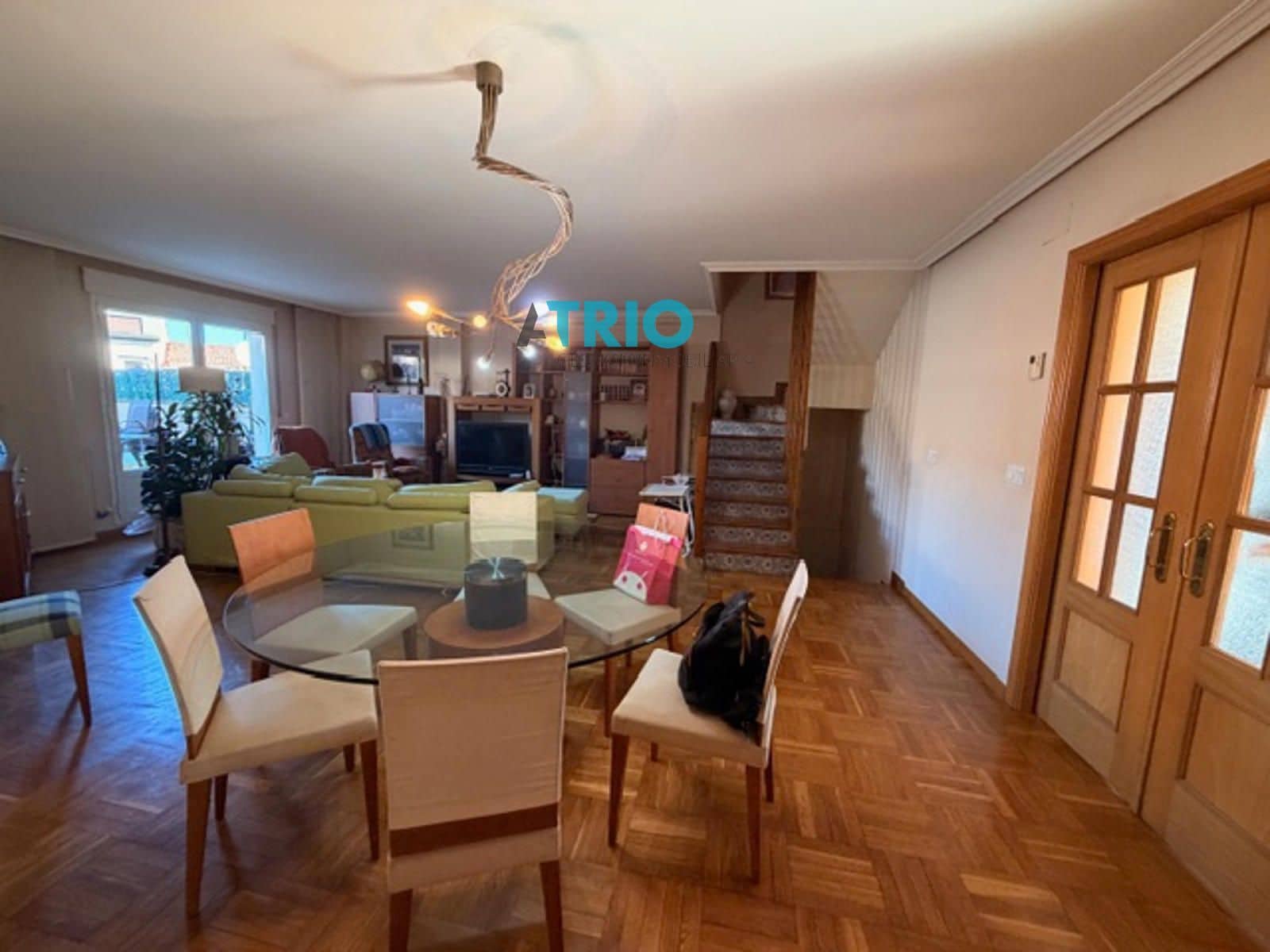 Casa de 6 habitaciones en Burgos ciudad en venta con garaje - 299.900 € (Ref: 9675154)