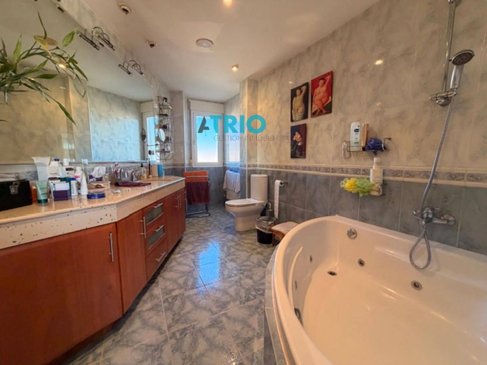 Casa de 6 habitaciones en Burgos ciudad en venta con garaje - 299.900 € (Ref: 9675154)