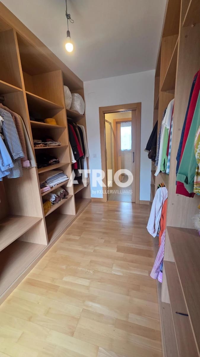 4 bedroom Townhouse for sale in Burgos city with garage - € 639,000 (Ref: 9816209)