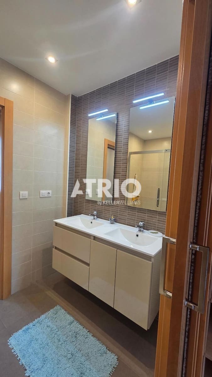 4 bedroom Townhouse for sale in Burgos city with garage - € 639,000 (Ref: 9816209)