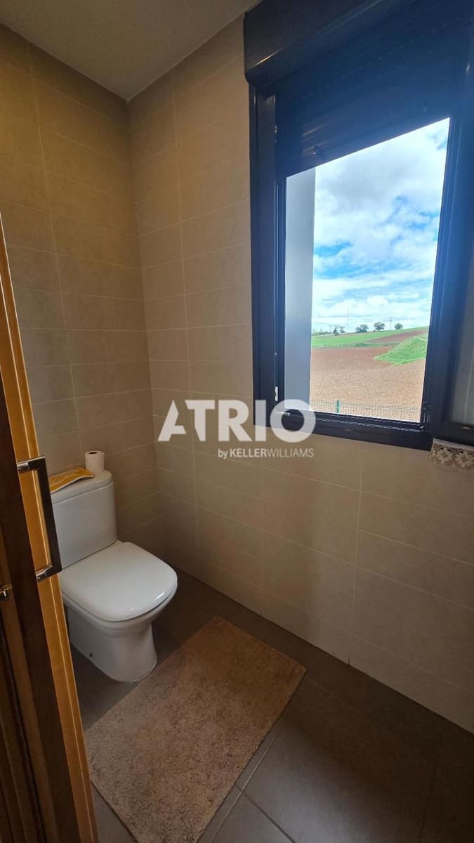 4 bedroom Townhouse for sale in Burgos city with garage - € 639,000 (Ref: 9816209)