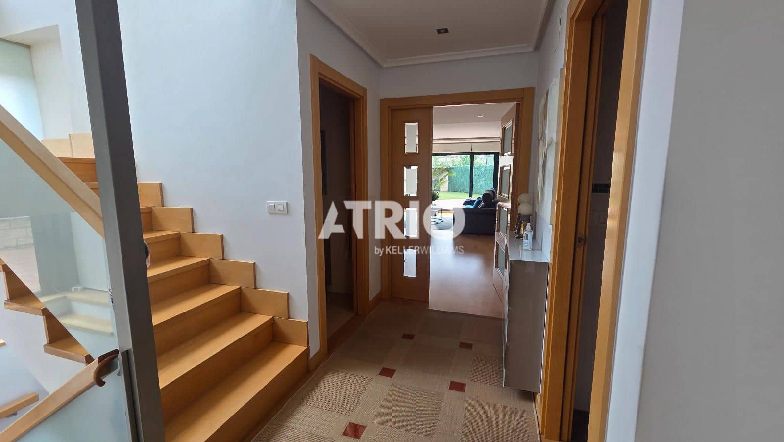4 bedroom Townhouse for sale in Burgos city with garage - € 639,000 (Ref: 9816209)