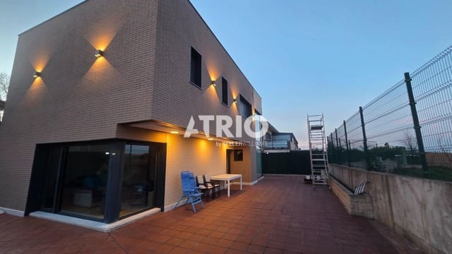 4 soveværelse Byhus til salg i Burgos by med garage - € 639.000 (Ref: 9816209)