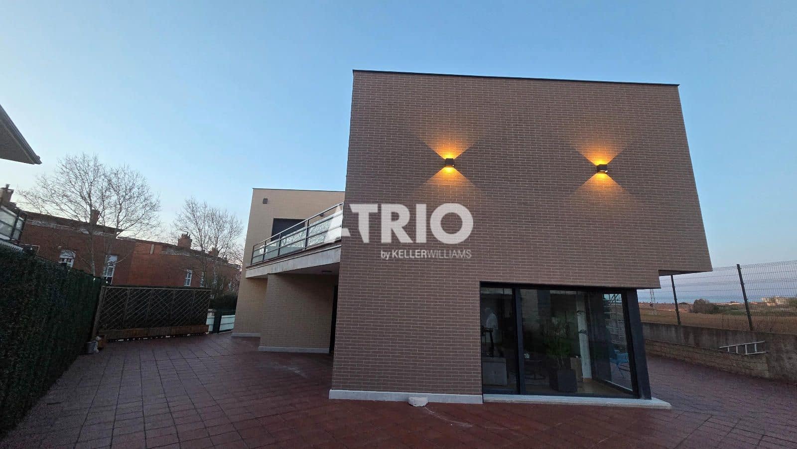 4 bedroom Townhouse for sale in Burgos city with garage - € 639,000 (Ref: 9816209)