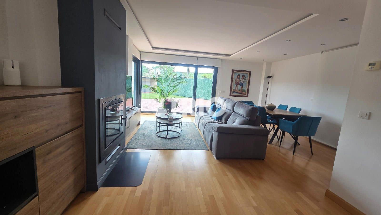 4 bedroom Townhouse for sale in Burgos city with garage - € 639,000 (Ref: 9816209)