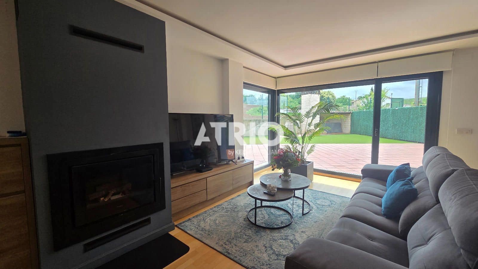 4 bedroom Townhouse for sale in Burgos city with garage - € 639,000 (Ref: 9816209)