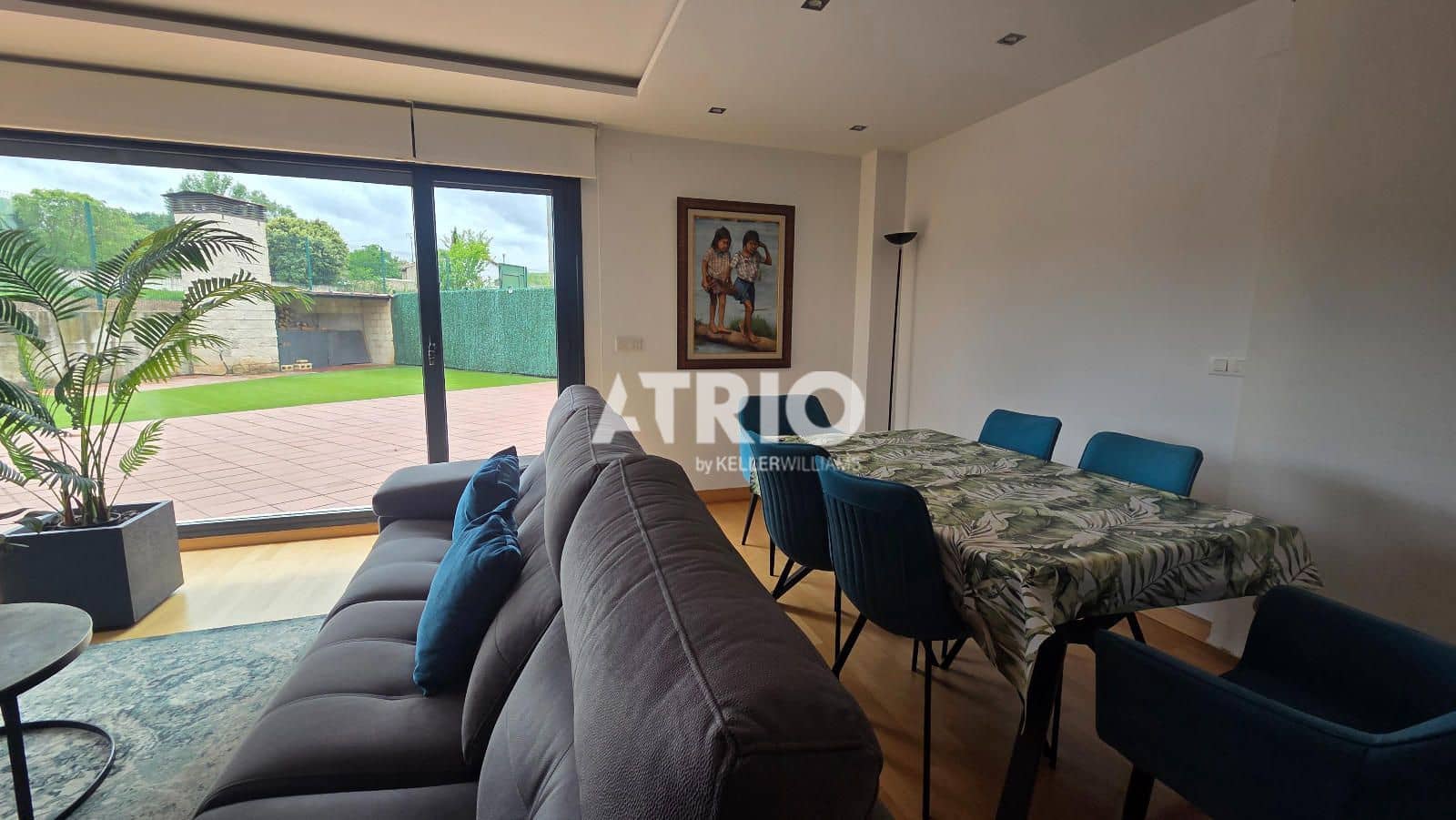4 bedroom Townhouse for sale in Burgos city with garage - € 639,000 (Ref: 9816209)