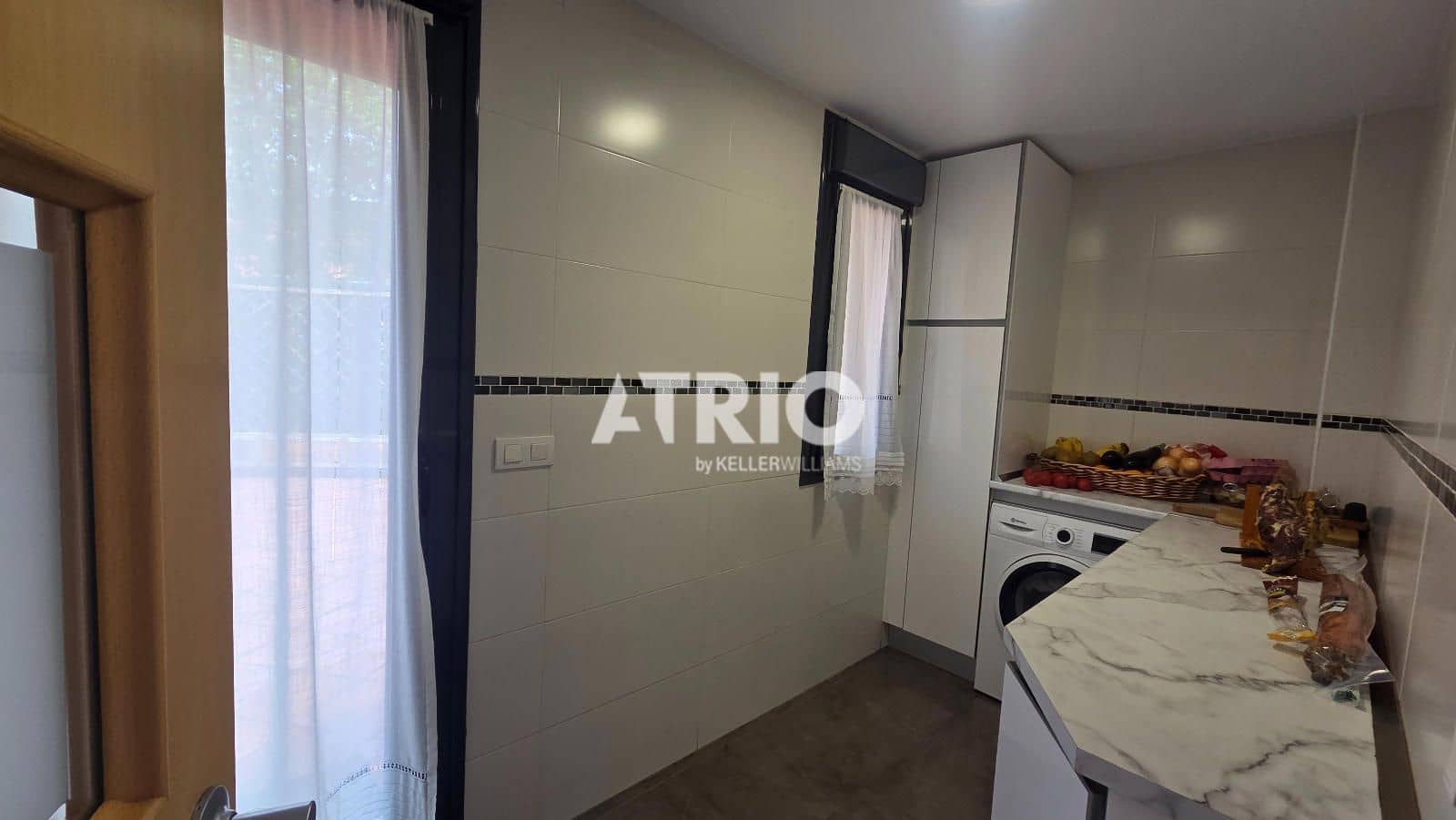 4 bedroom Townhouse for sale in Burgos city with garage - € 639,000 (Ref: 9816209)