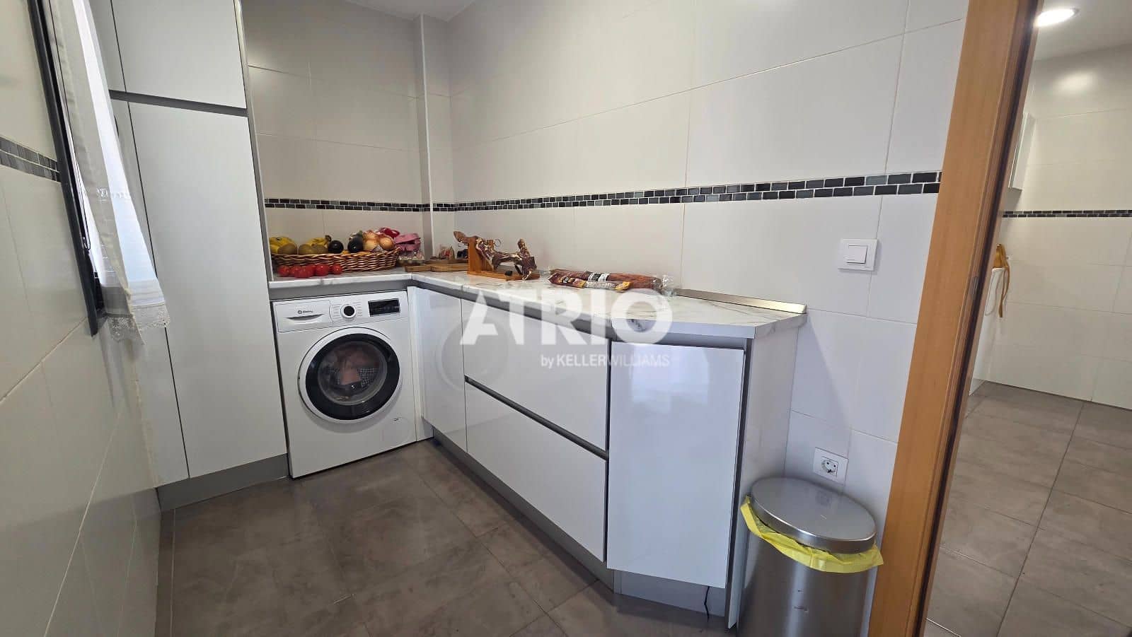 4 bedroom Townhouse for sale in Burgos city with garage - € 639,000 (Ref: 9816209)