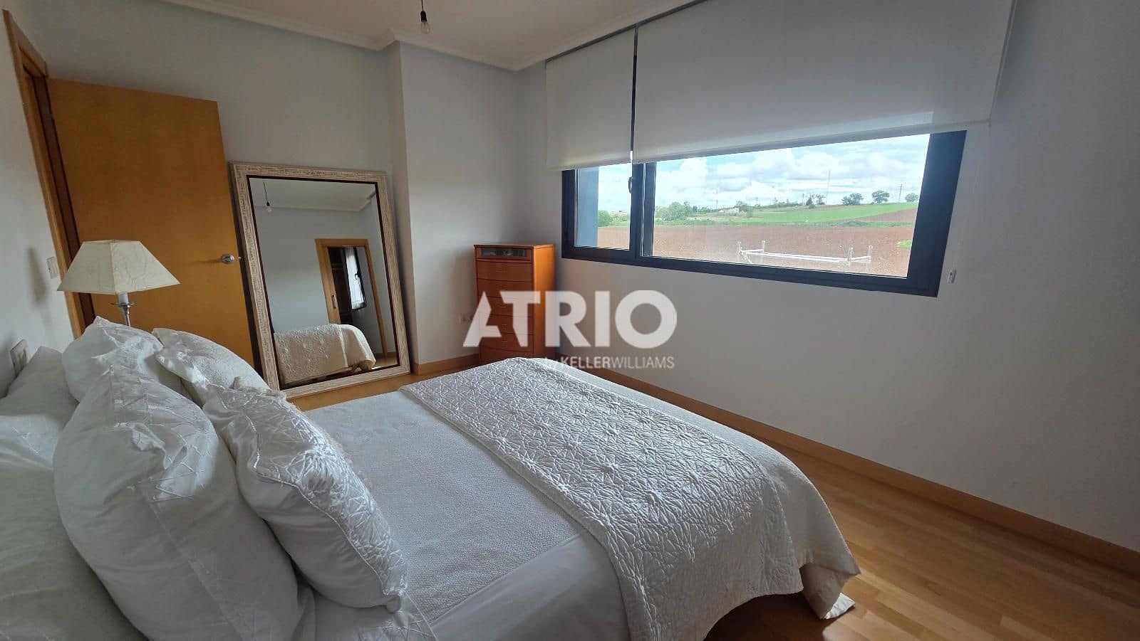 4 bedroom Townhouse for sale in Burgos city with garage - € 639,000 (Ref: 9816209)