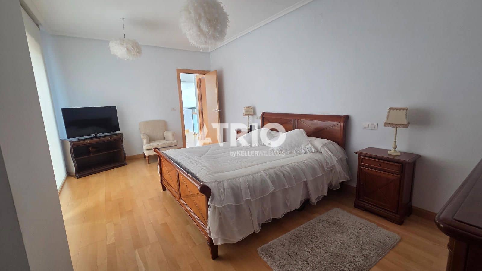 4 bedroom Townhouse for sale in Burgos city with garage - € 639,000 (Ref: 9816209)