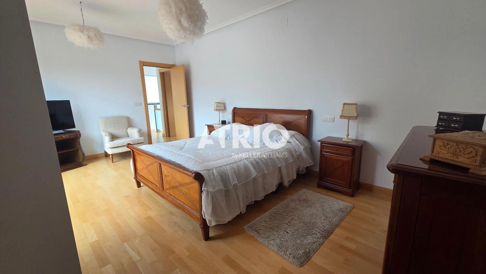 4 bedroom Townhouse for sale in Burgos city with garage - € 639,000 (Ref: 9816209)
