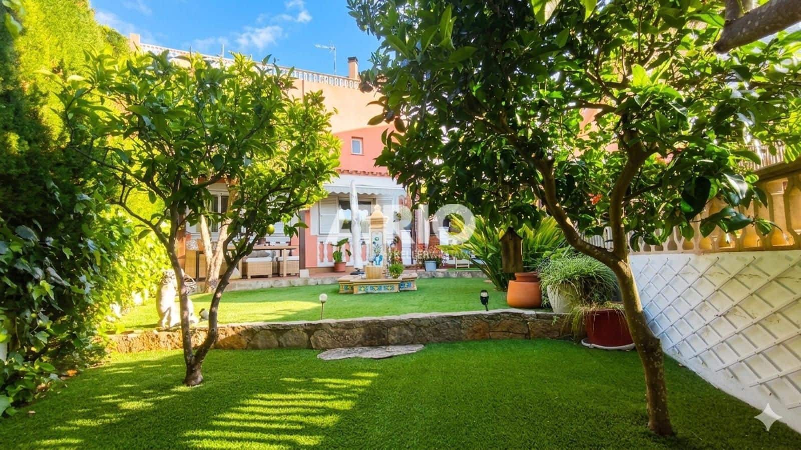 4 bedroom Villa for sale in Llucmajor with garage - € 695,000 (Ref: 9832987)