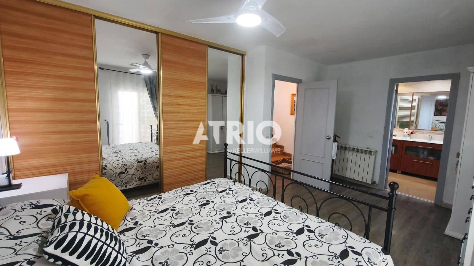 4 bedroom Villa for sale in Llucmajor with garage - € 695,000 (Ref: 9832987)