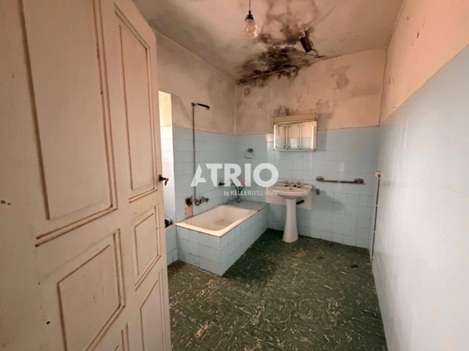 7 bedroom Villa for sale in Burgos city - € 75,000 (Ref: 9834305)