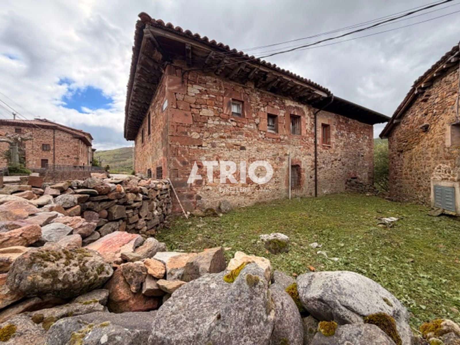 7 bedroom Villa for sale in Burgos city - € 75,000 (Ref: 9834305)