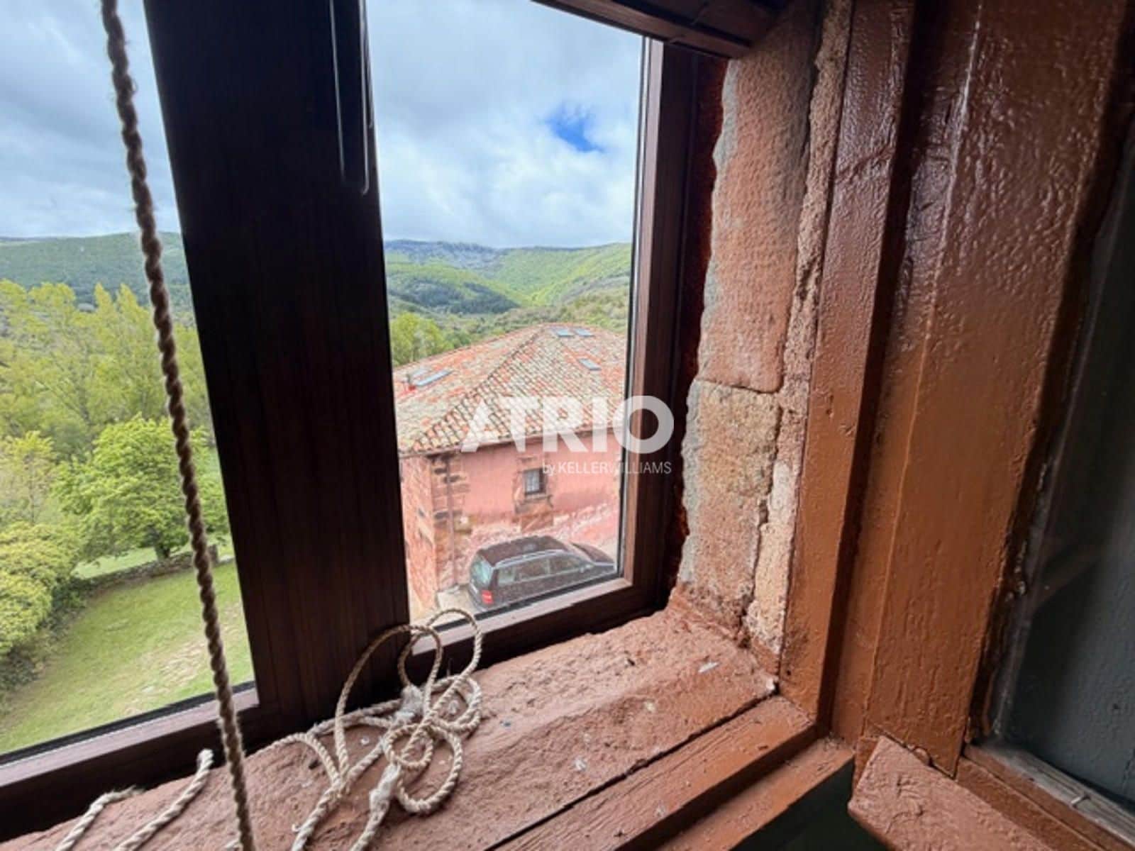3 bedroom Flat for sale in Burgos city - € 45,000 (Ref: 9834873)