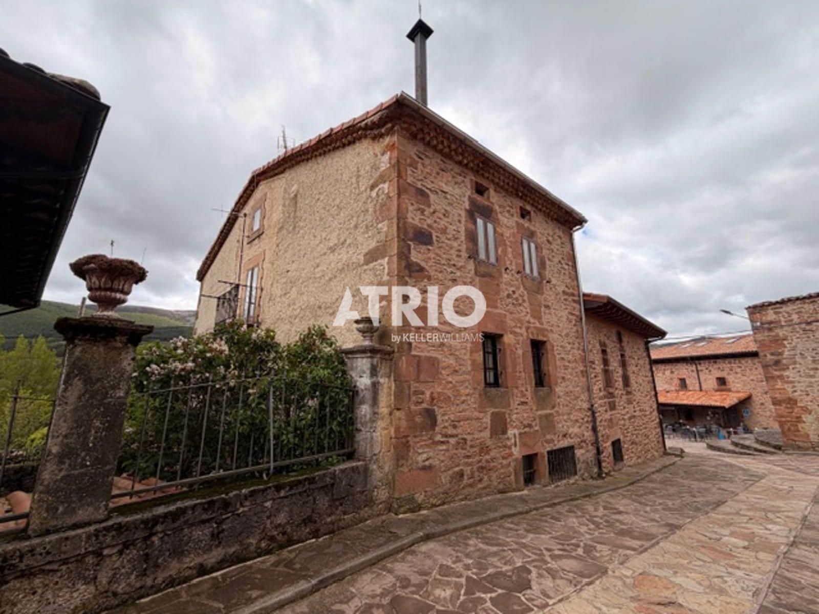 3 bedroom Flat for sale in Burgos city - € 45,000 (Ref: 9834873)