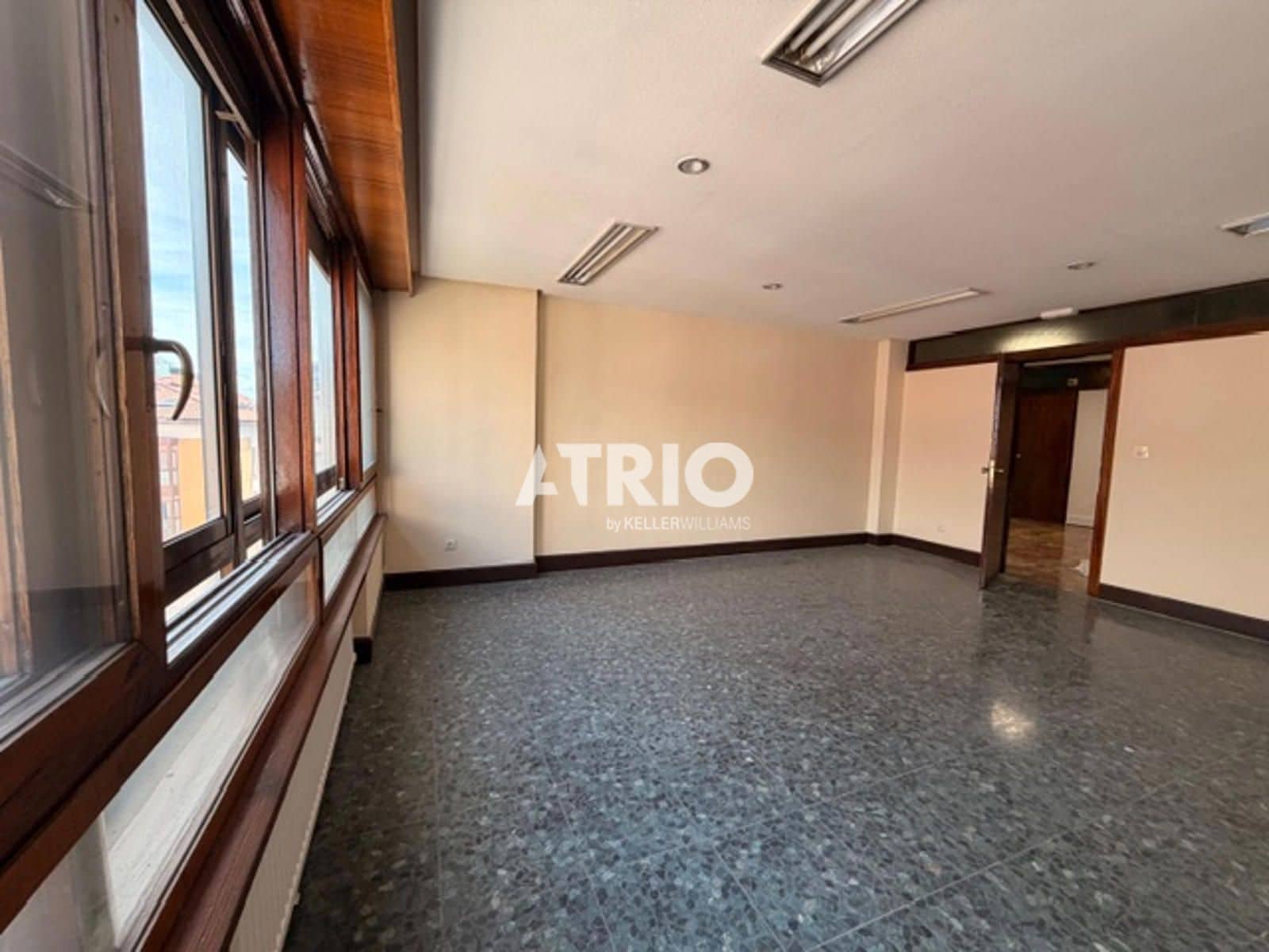 Office for rent in Burgos city - € 350 (Ref: 9844427)