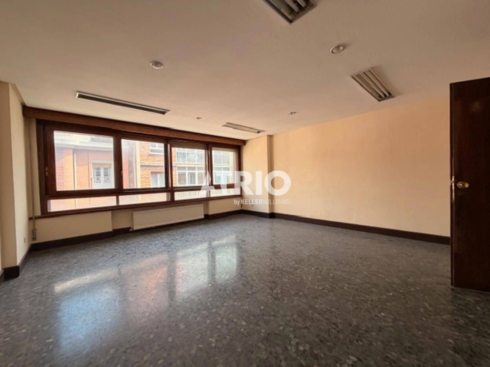 Office for rent in Burgos city - € 350 (Ref: 9844427)