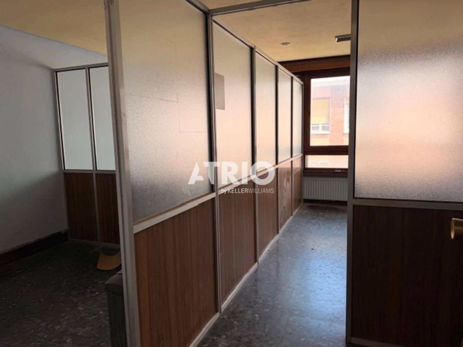 Office for rent in Burgos city - € 350 (Ref: 9844427)