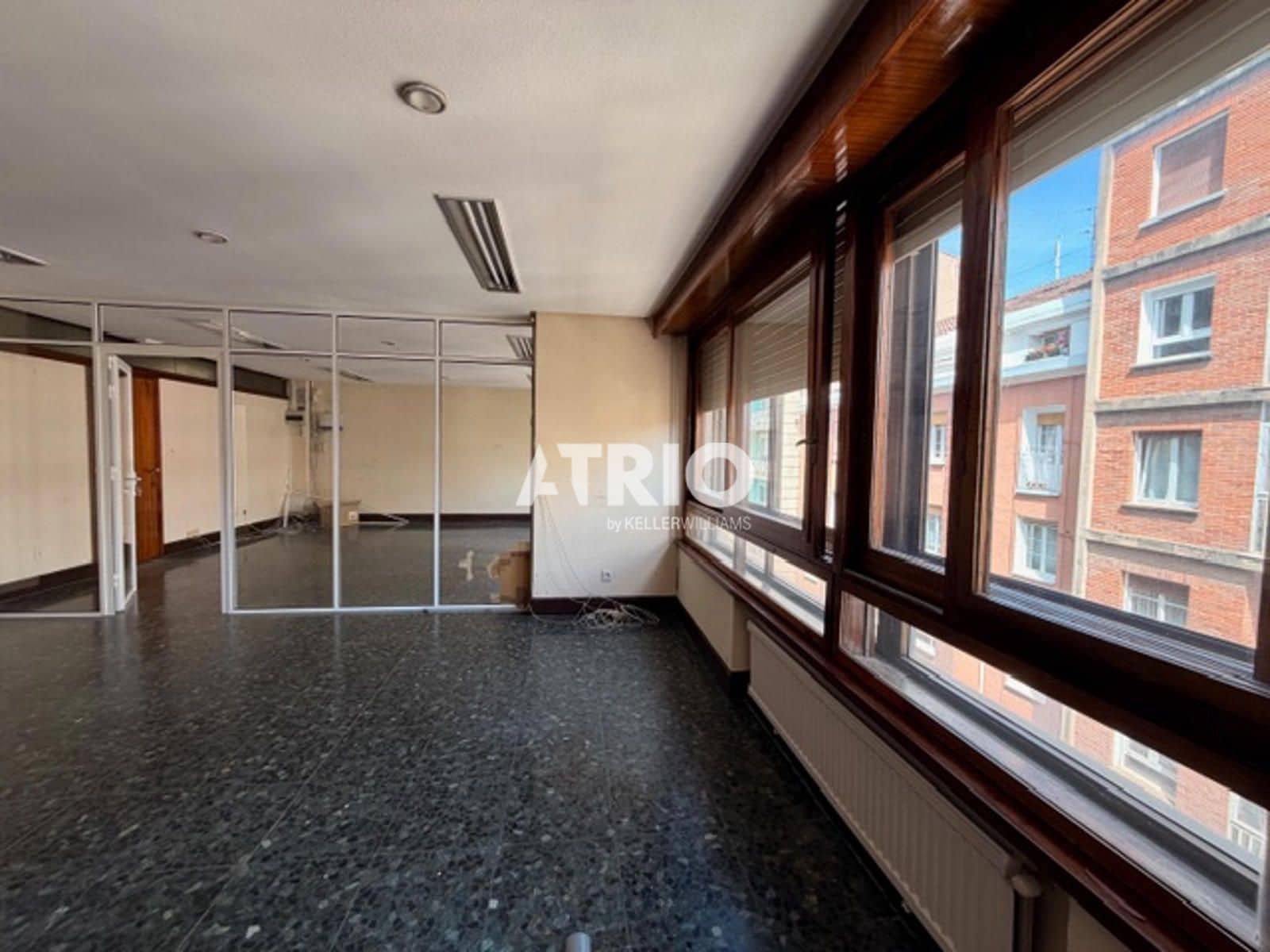 Office for rent in Burgos city - € 350 (Ref: 9844427)